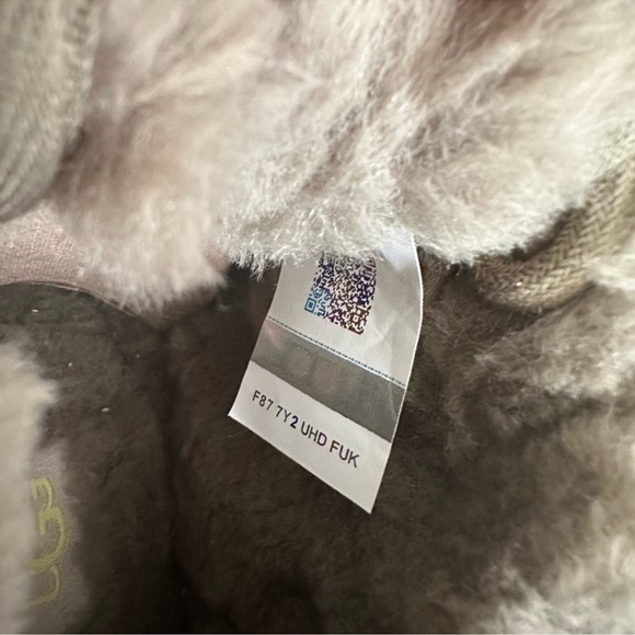 UGG Women’s Neumel Suede Chukka Boots in Burnt Olive - Picture 7 of 8